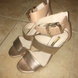 Vince Camuto(Louise et Cie)Rose Gold Strap Sandals
