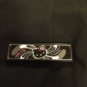MAC Hello Kitty eye shadow 4: Lucky Tom