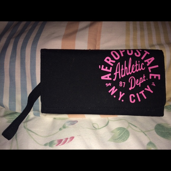 Aeropostale black wallet/wristlet NWOT 👛