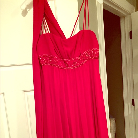 Formal dress. Floor length. Beautiful for weddings