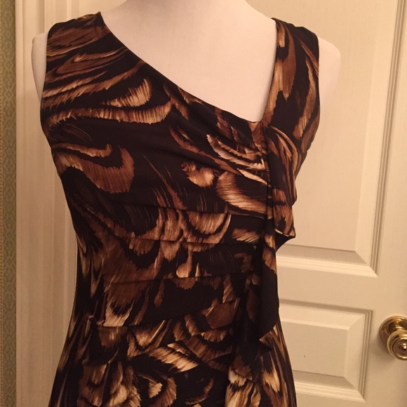 Dress with asymmetrical neckline - Picture 2 of 3