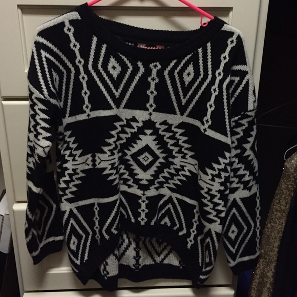 Black and white Aztec pullover sweater never worn