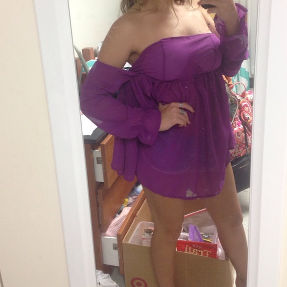 CUTE OFF THE SHOULDER SHIRT