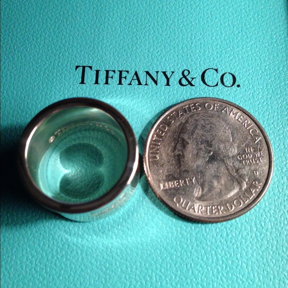 Tiffany & Co. Wide band ring. Size 4? - Picture 2 of 4