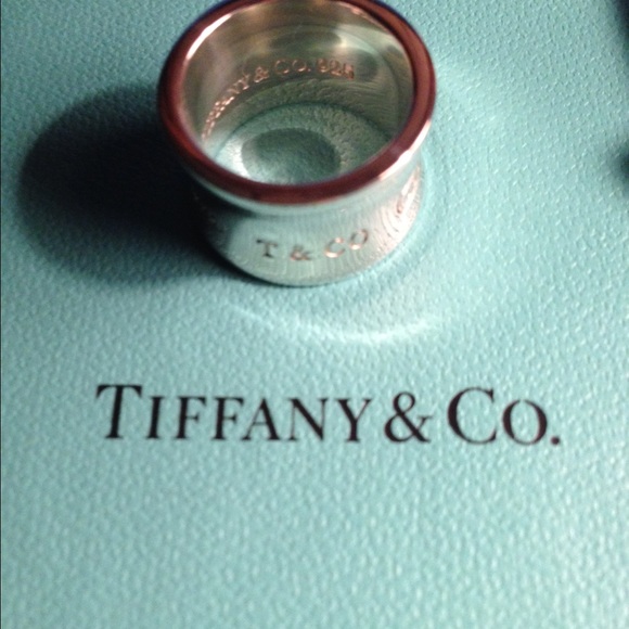 Tiffany & Co. Wide band ring. Size 4? - Picture 3 of 4