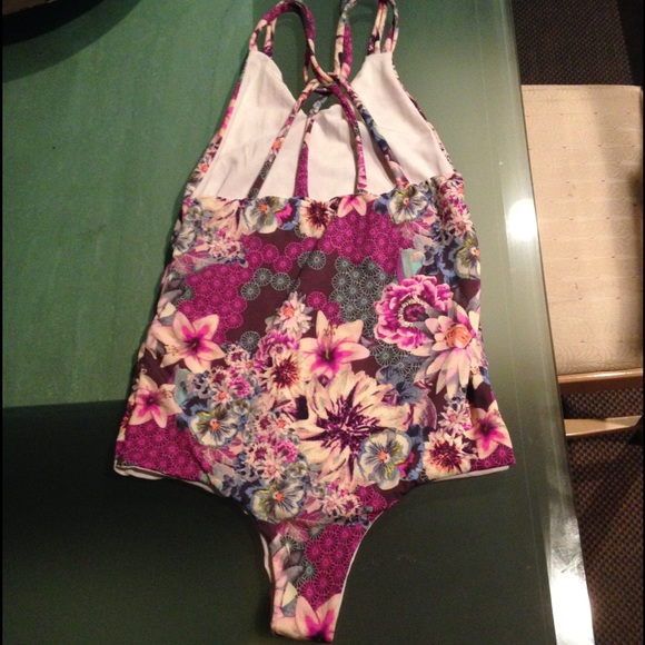 🚫🚫SOLD🚫🚫Umiko Swim One Piece - Picture 2 of 2