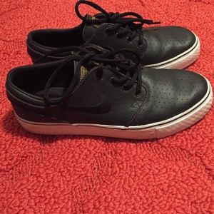 Nike SB Stefan Janoksi Women size 8 Boys 6Y