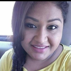 Meet your Posher, Estefani