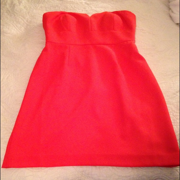 Strapless Gianni Bini Dress!!