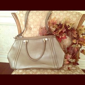 Gucci: Crossbody Creme Handbag