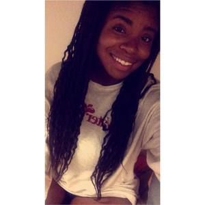 Meet your Posher, Alyssa