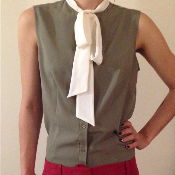 Anne Klein Green Top With Tie