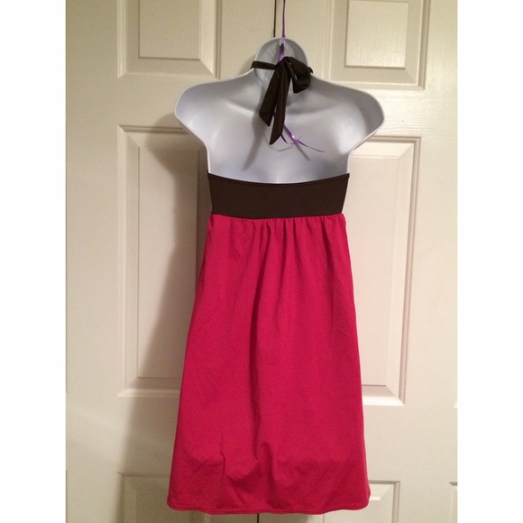 halter chic - Picture 3 of 3