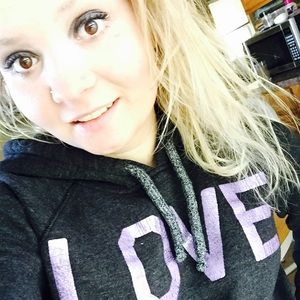 Meet your Posher, Alicia