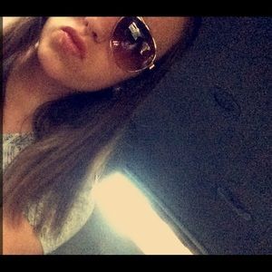 Meet your Posher, Kayla