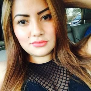 Meet your Posher, Zaira