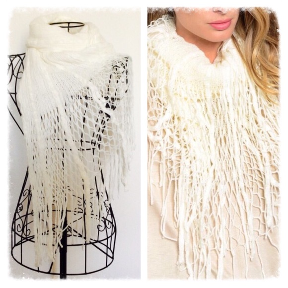 New! Ivory Knit Fringe Scarf ❄️LAST ONE❄️