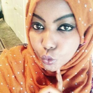Meet your Posher, Fathia