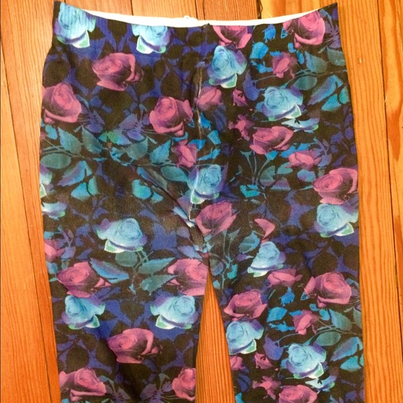 Pretty floral tights! - Picture 2 of 4