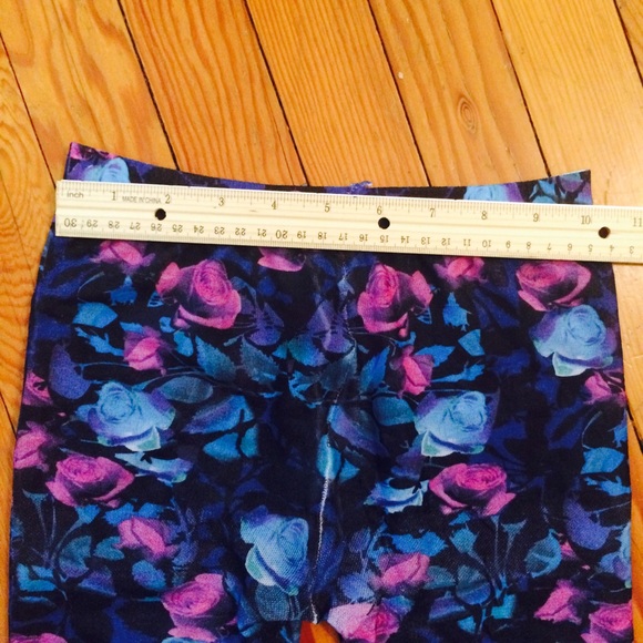 Pretty floral tights! - Picture 3 of 4