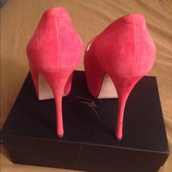 Authentic  Giuseppe Zanotti - Picture 2 of 3