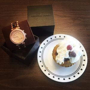 Meet your Posher, Myla