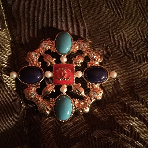 Fashionable broach