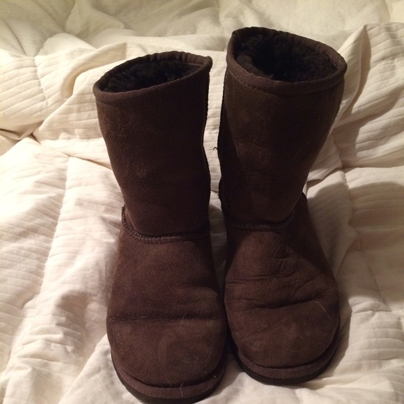 Dark brown UGG's