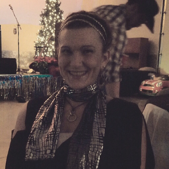 Welcome to my closet! Take a look around! - Picture 2 of 4