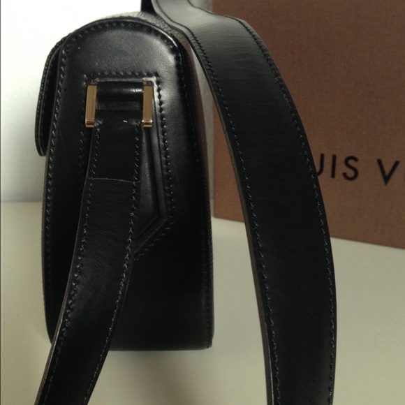 LOUIS VUITTON
Epi Leather Handbag Shoulder Bag - Picture 2 of 4