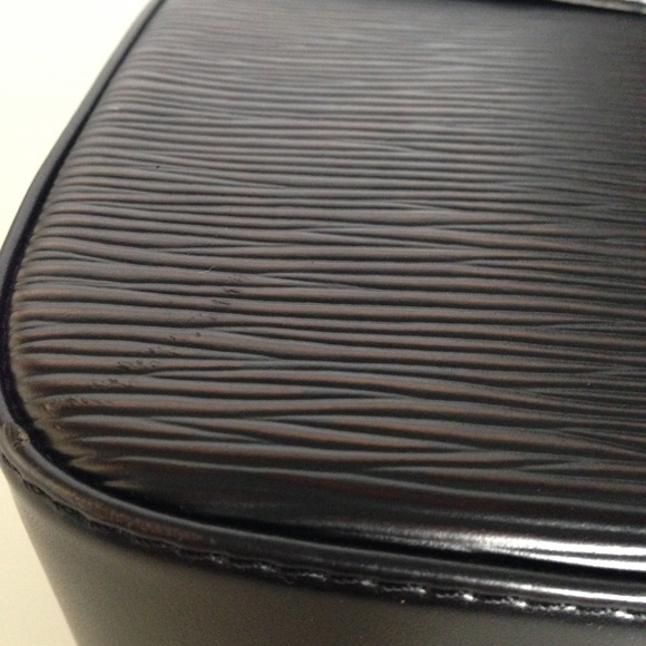 LOUIS VUITTON
Epi Leather Handbag Shoulder Bag - Picture 4 of 4