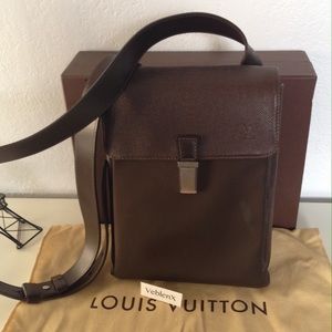 LOUIS VUITTON
Saratov Grizzli Unisex Cross Body