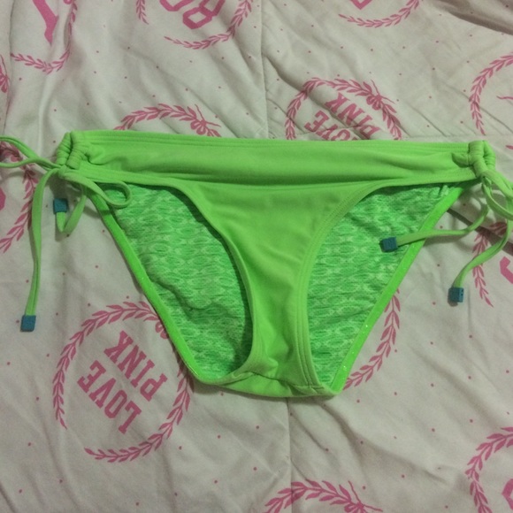 Oakley swimsuit bottoms never worn