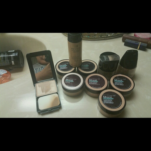 Foundation and mineral powders