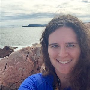 Meet your Posher, Caitlin