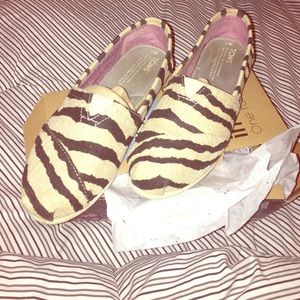 Zebra print toms