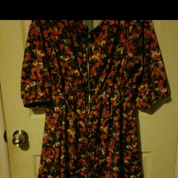 Forever 21 Floral half sleeve dress - Picture 2 of 2