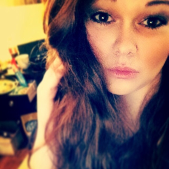 Meet your Posher, Chelsey - Picture 2 of 2