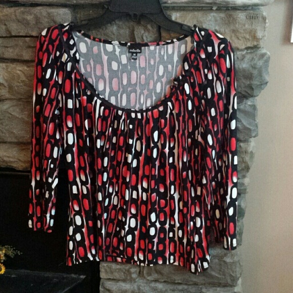 Beautiful and comfortable top.