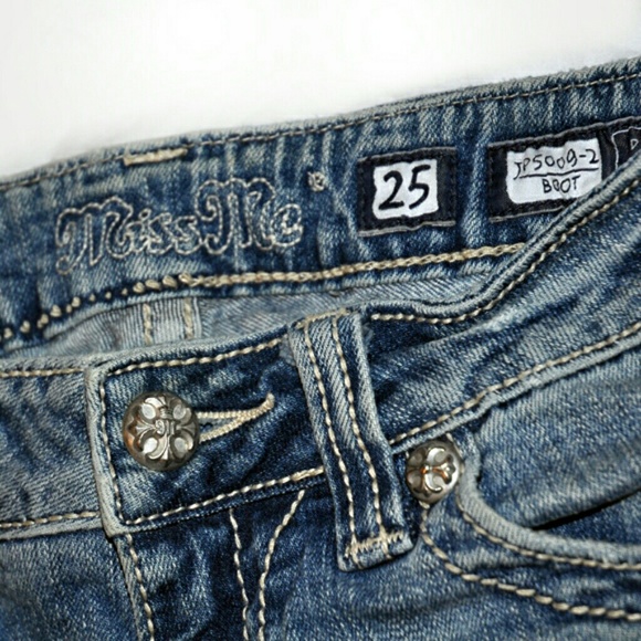 SOLD Distressed /Destroyed Miss Me Jeans - Picture 2 of 3