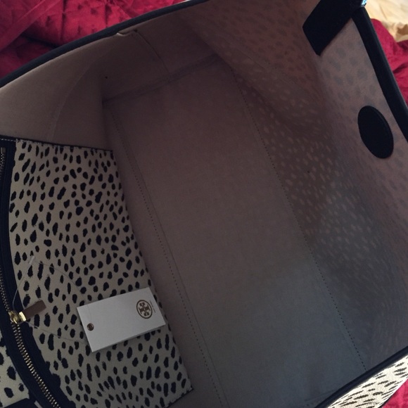 🆕Tory Burch Black & White Coated Canvas Tote, NWT - Picture 4 of 4