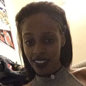 Meet your Posher, Raquel