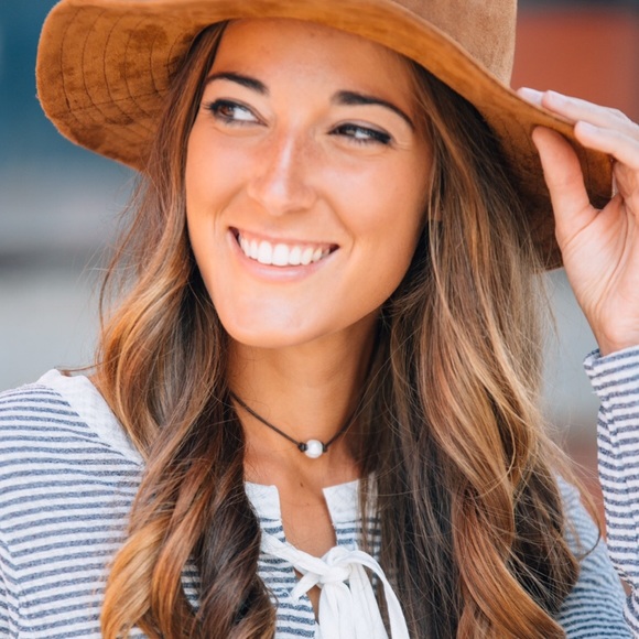 Meet your Posher, Kayla - Picture 3 of 4