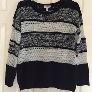 BLACK/WHITE KNIT CROCHET SWEATER