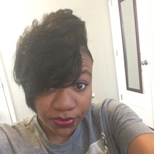 Meet your Posher, Latisha