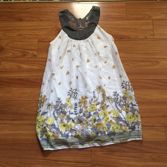Medium dress butterfly back