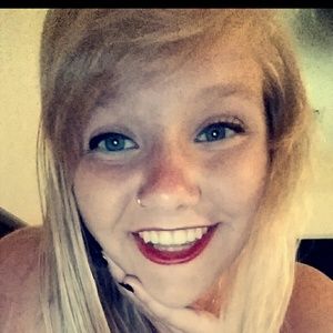 Meet your Posher, Kaycie