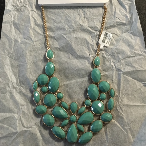 *NWT*Turquoise and gold statement necklace