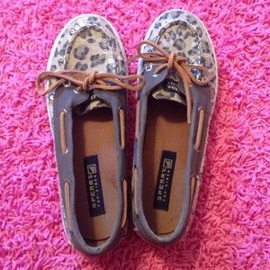 Leopard sperrys