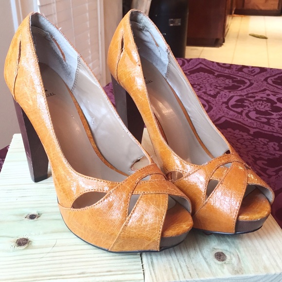 🍂🍁Fall Platform Heels 🍂🍁 - Picture 2 of 4